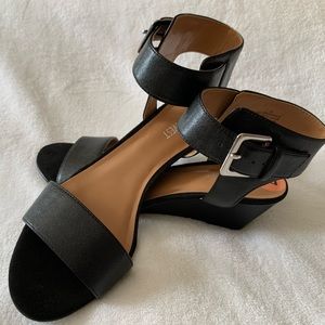 NWOT Sz 7 Nine West Pepperman Buckle Wedge Sandal